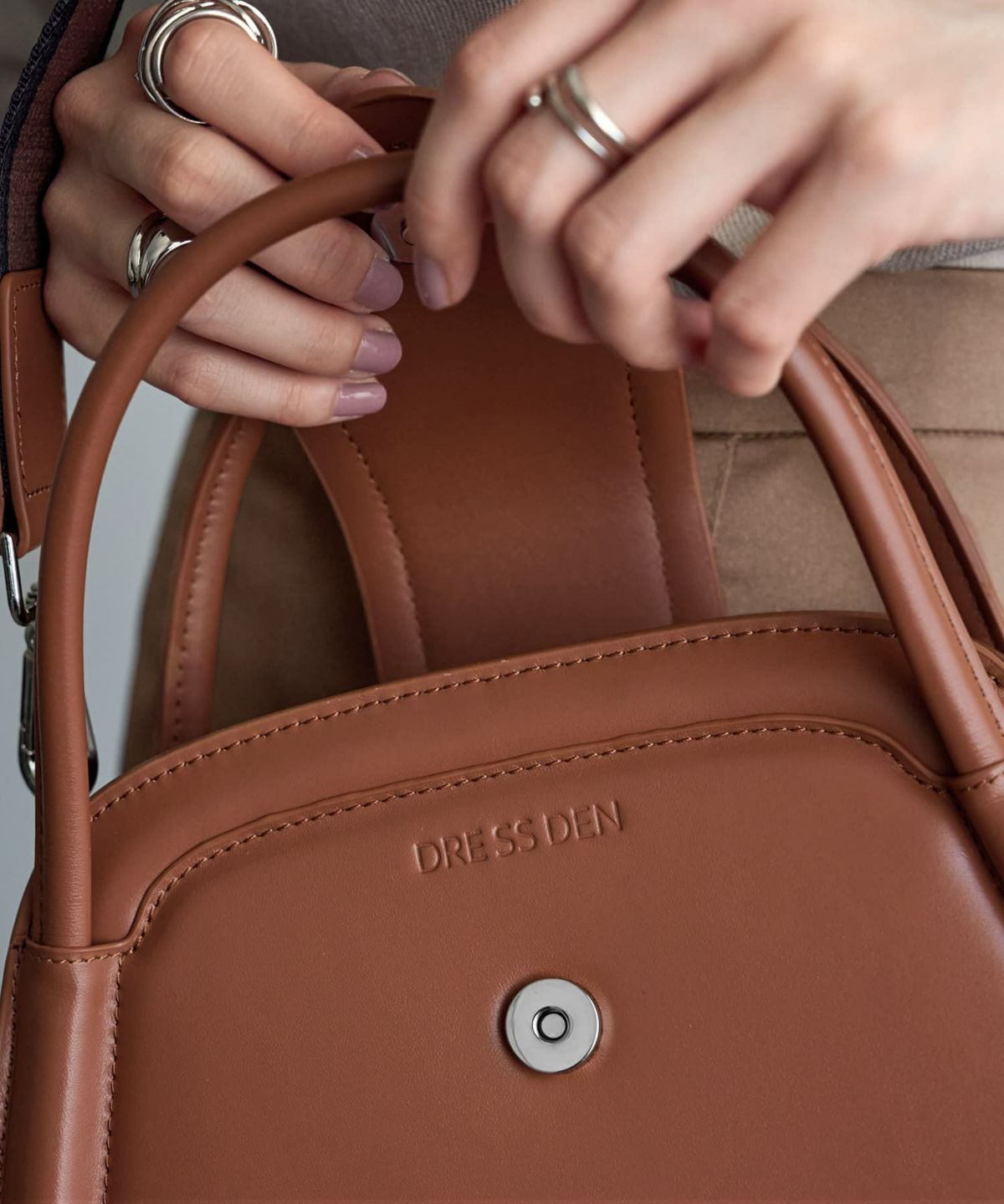 ライトブラウン