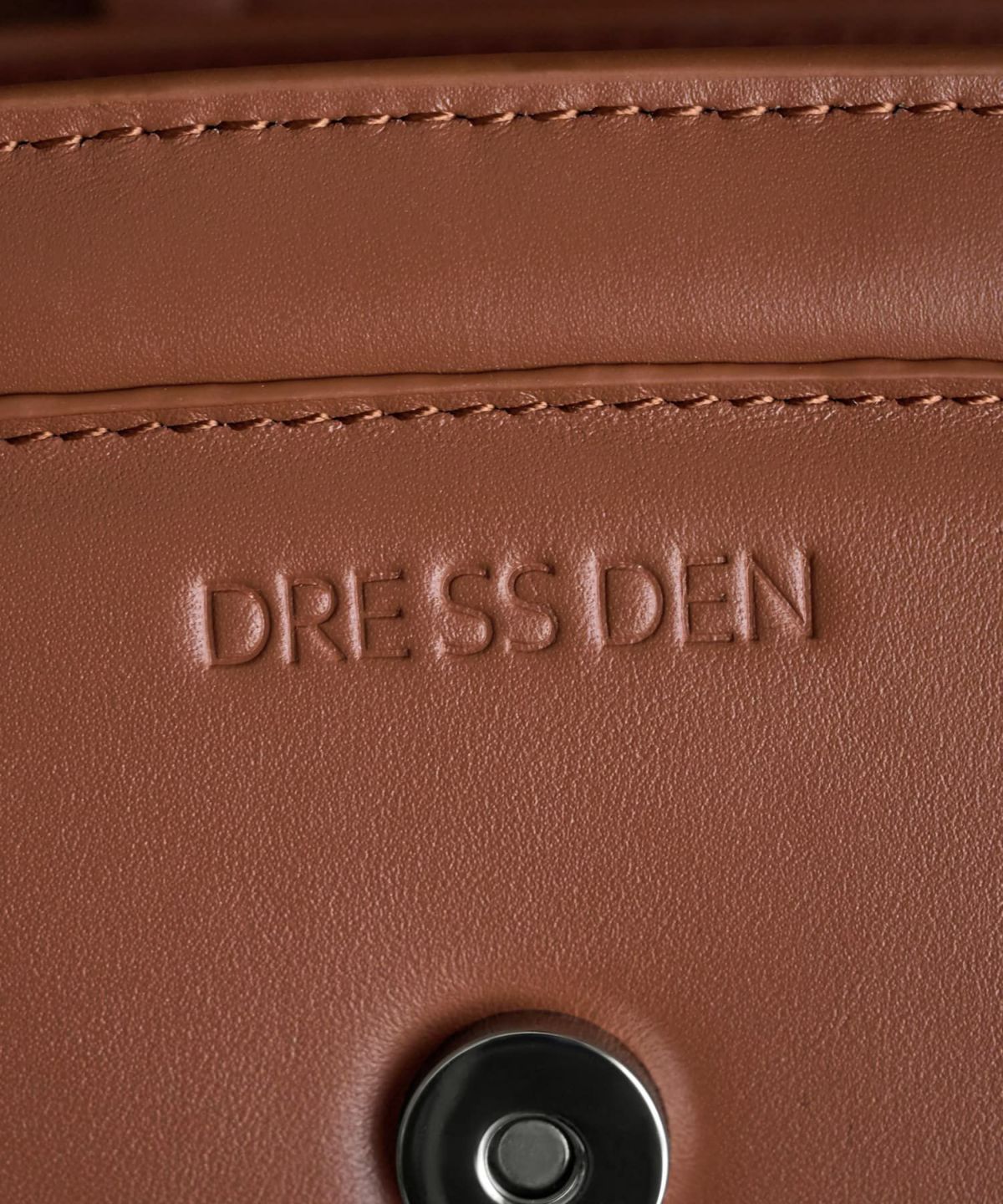 ライトブラウン