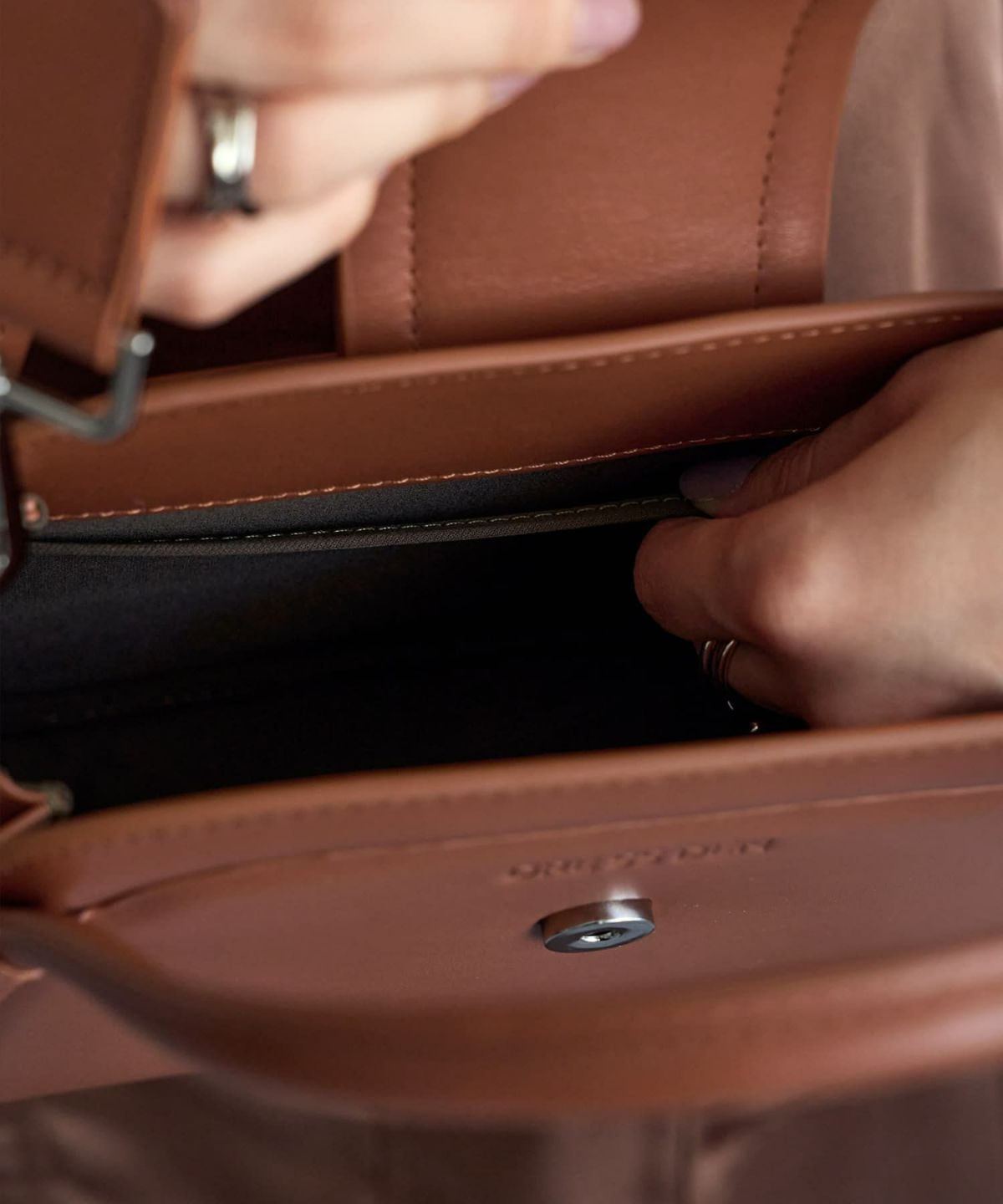 ライトブラウン