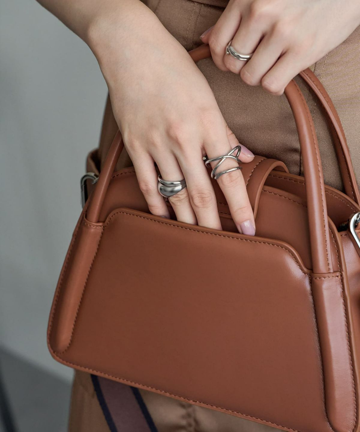 ライトブラウン