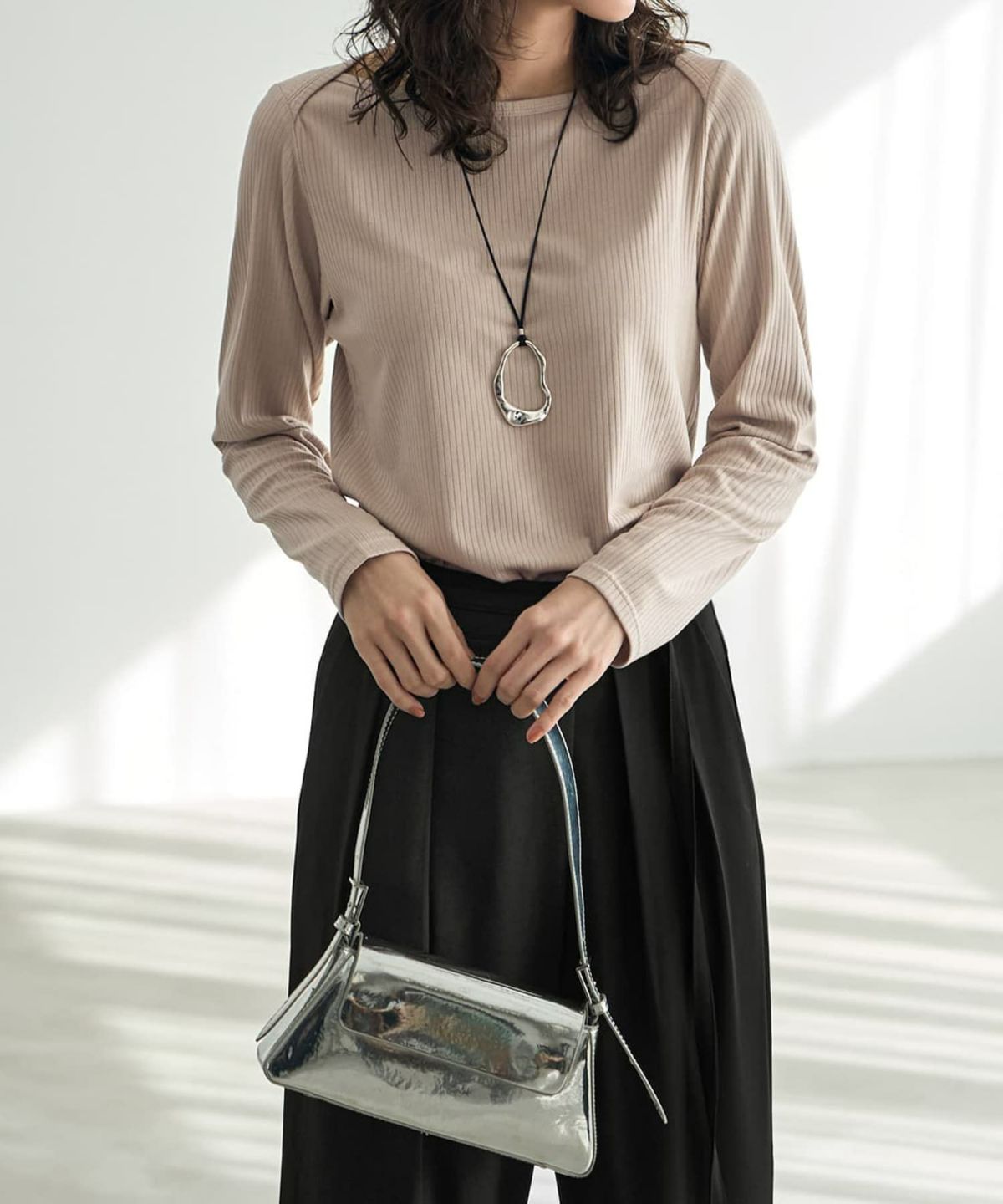 ライトベージュ