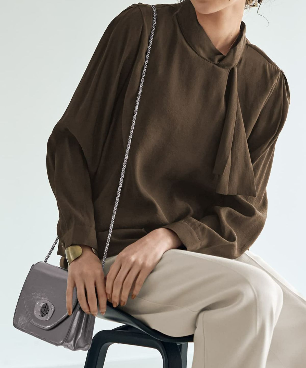 ブラウンカーキ