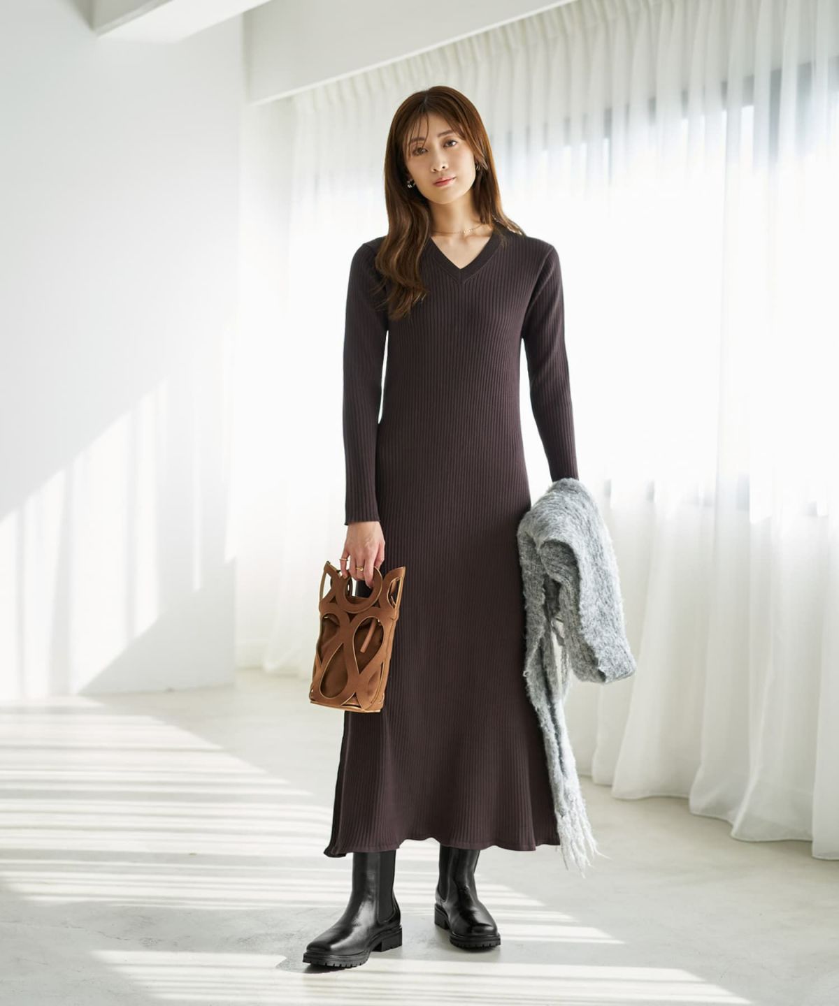 ダークブラウン