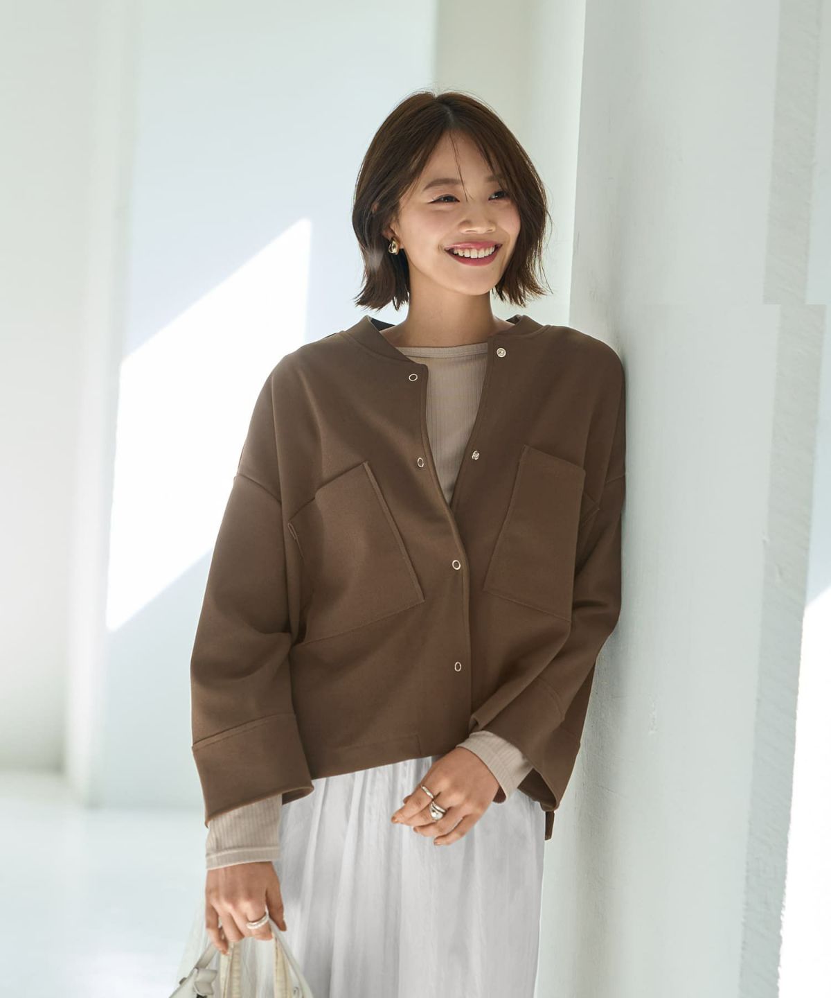 ブラウンカーキ