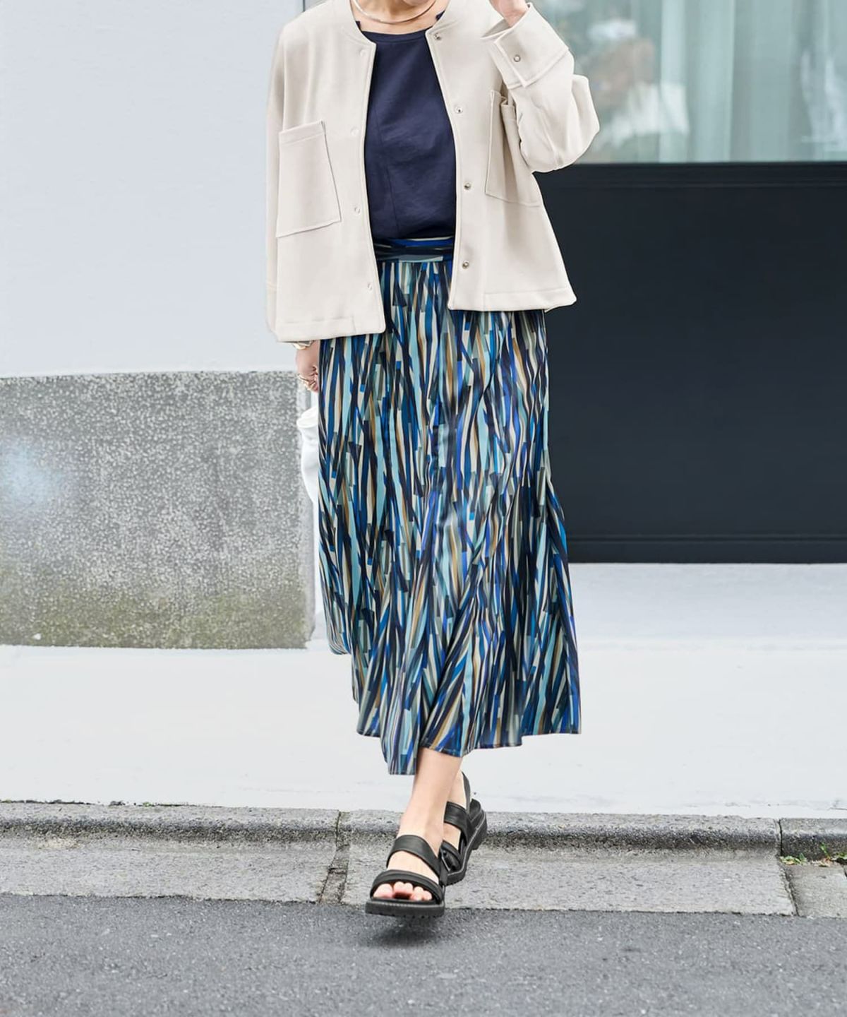 着用イメージ 167㎝　グレイッシュホワイト