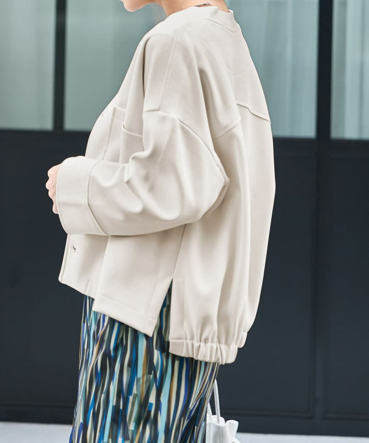 着用イメージ 167㎝　グレイッシュホワイト