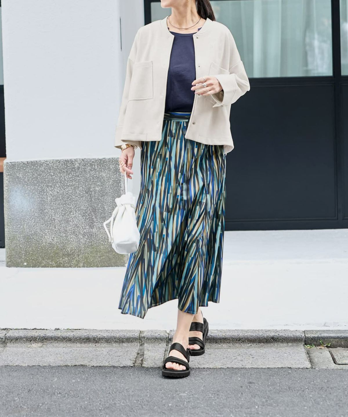 着用イメージ 167㎝　グレイッシュホワイト