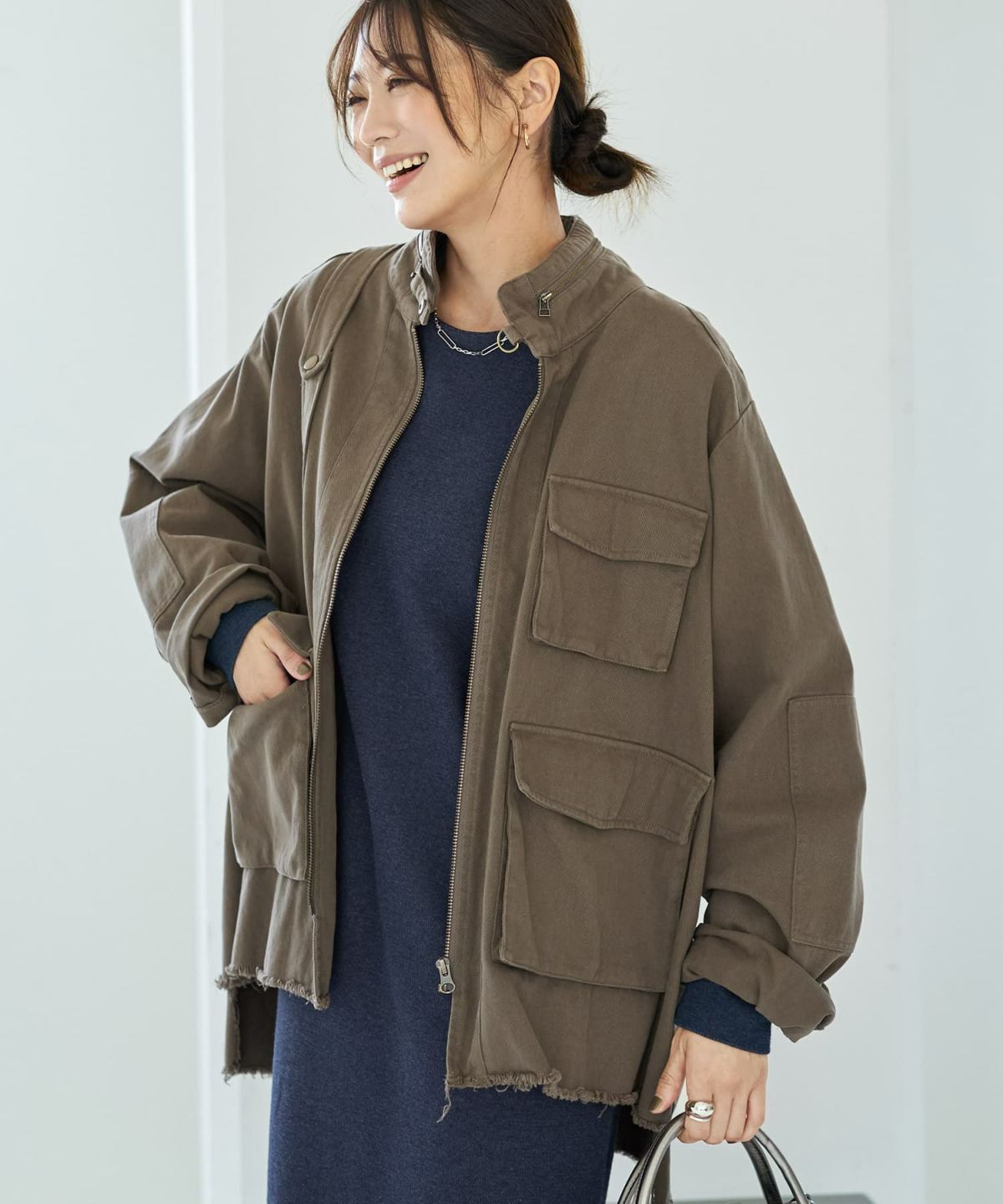 グレイッシュカーキ