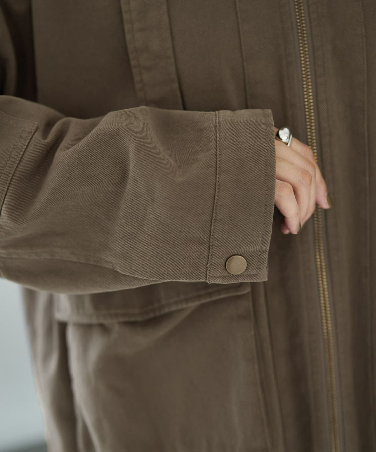 着用イメージ 166㎝　グレイッシュカーキ