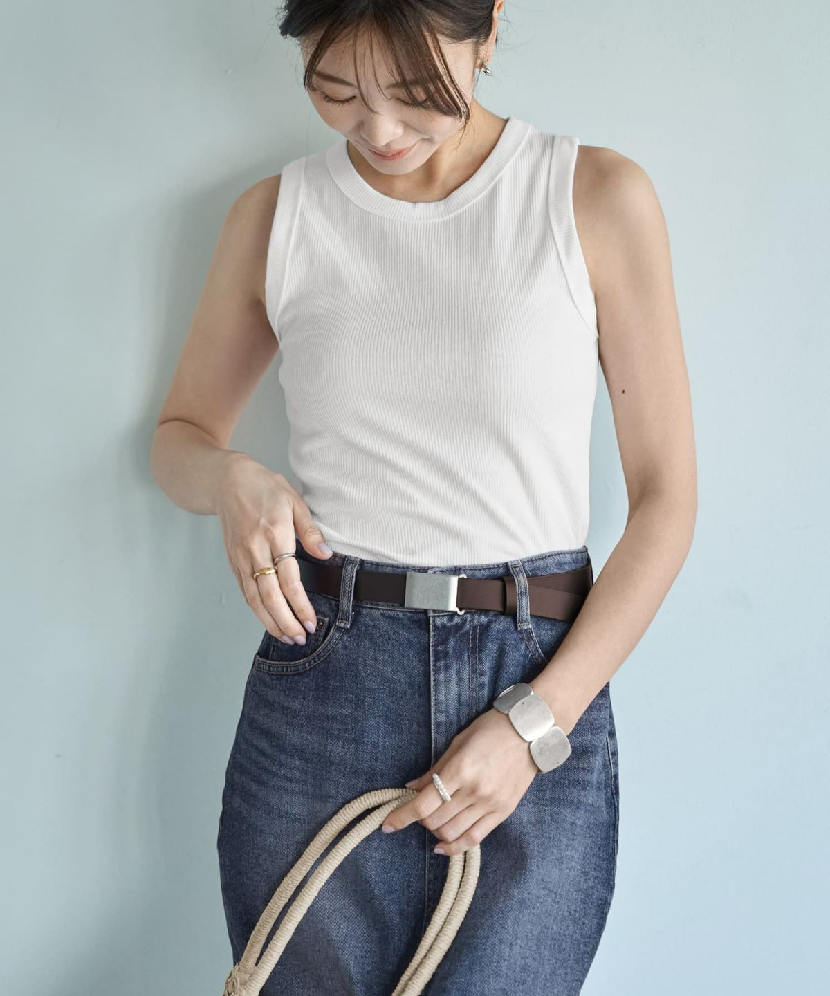 ダークブラウン