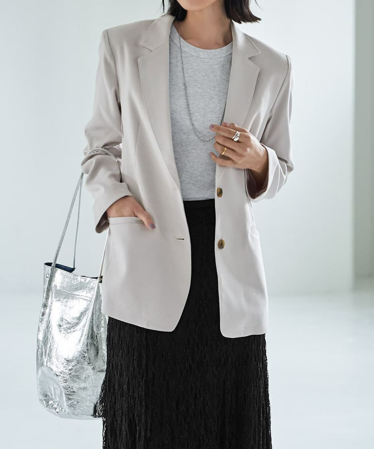 ライトグレージュ