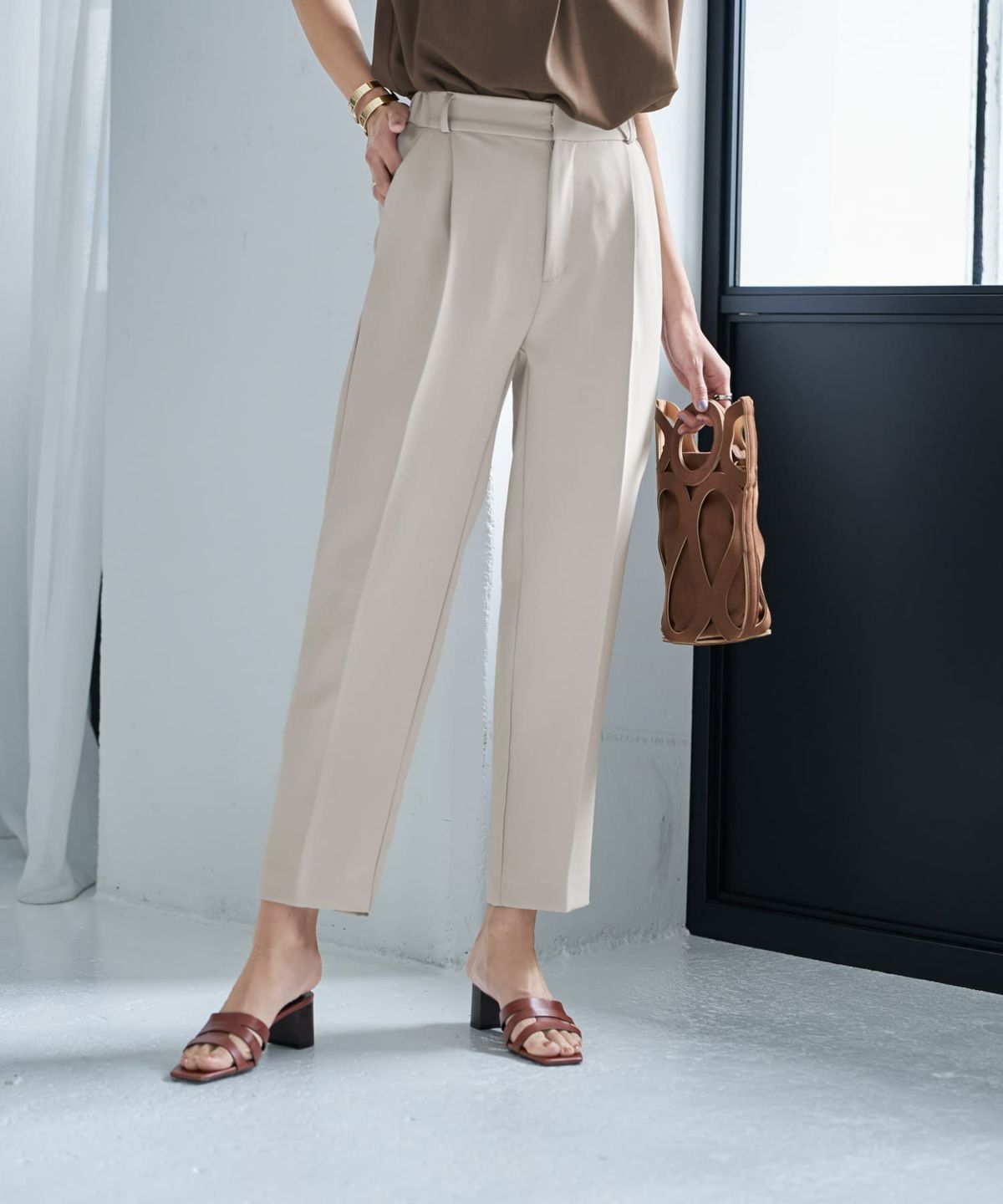 エクリュベージュ