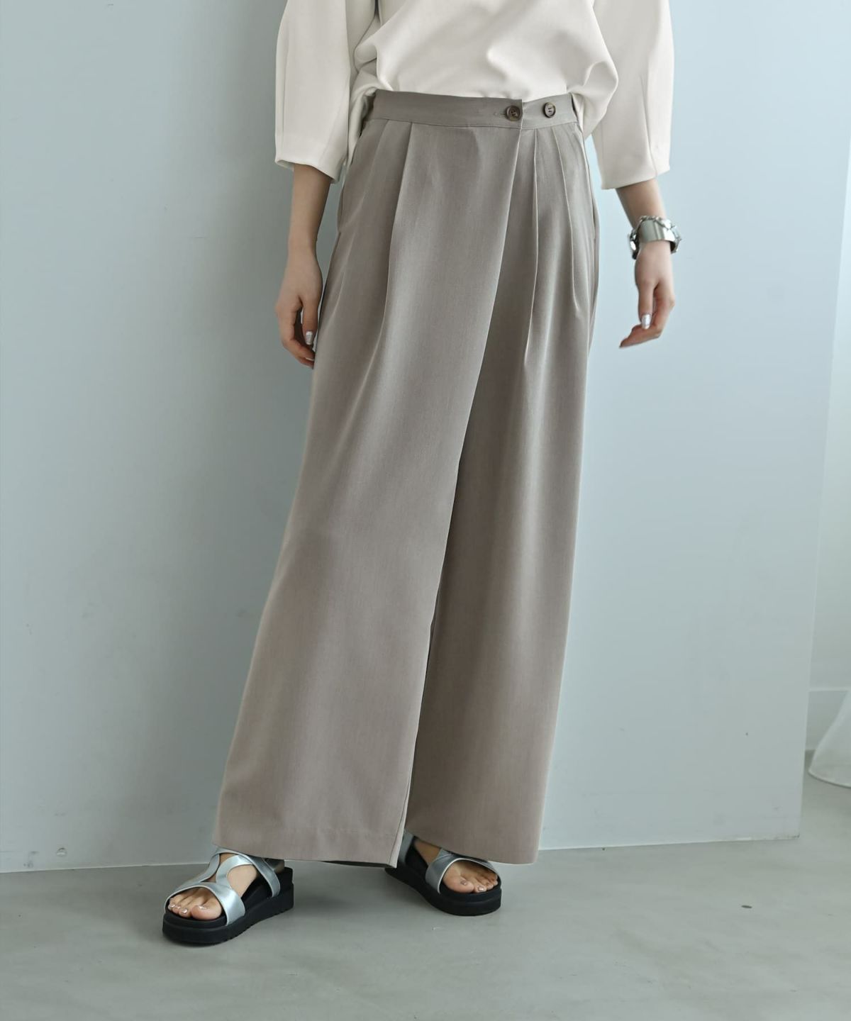 オリーブグレー