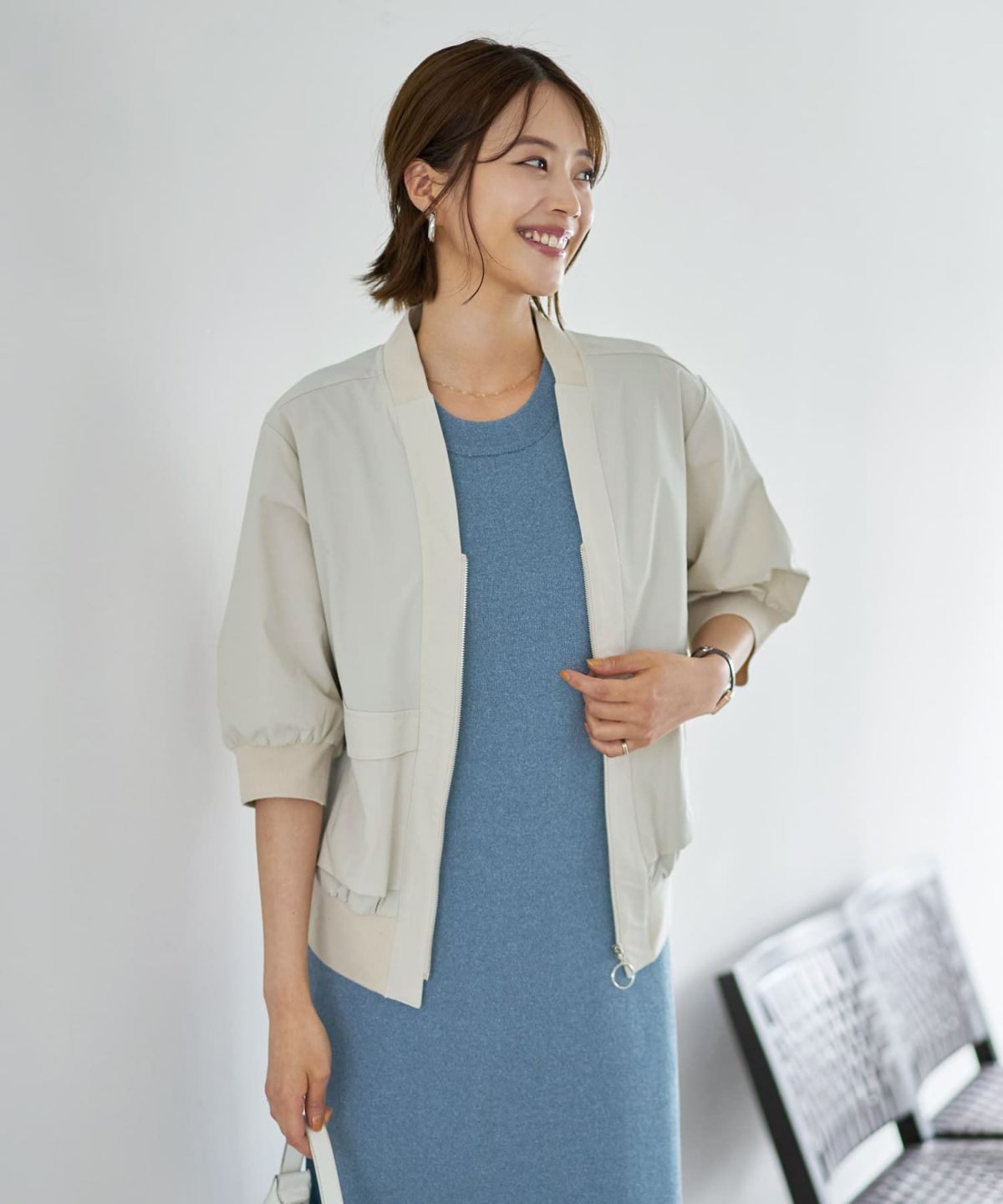 ライトベージュ