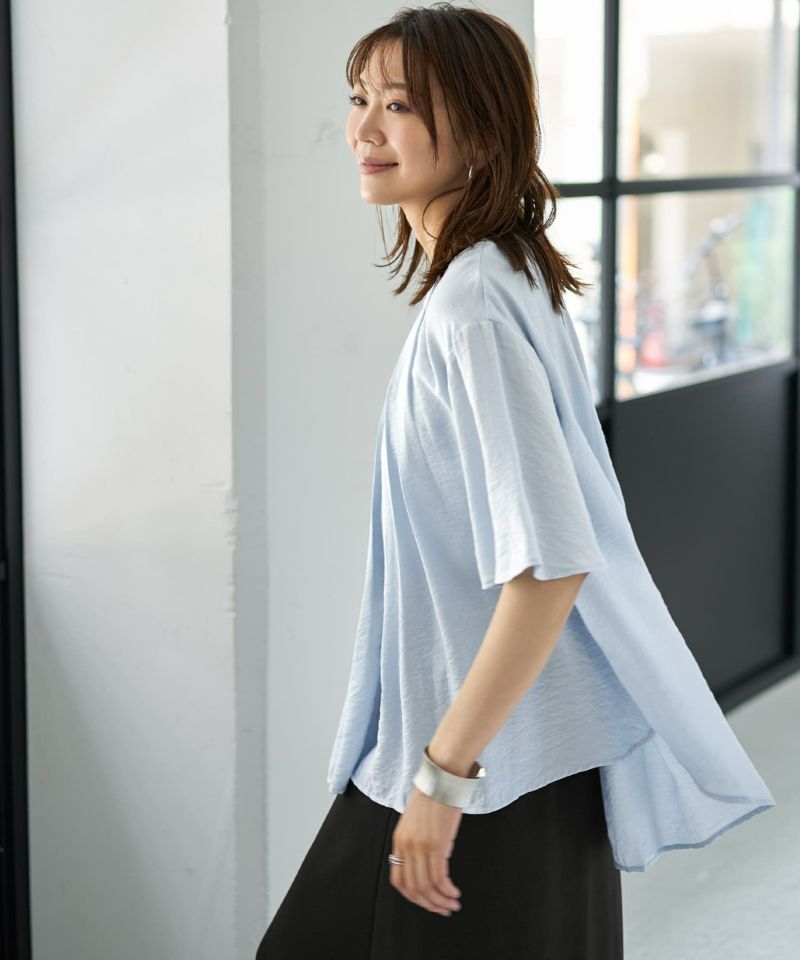 スタイルデリ STYLE DELI 【LUXE】シボ生地プリーツタック5分袖ブラウス （シアーブルー） LUXE】シボ生地プリーツタック5分袖ブラウス | おしゃれな大人