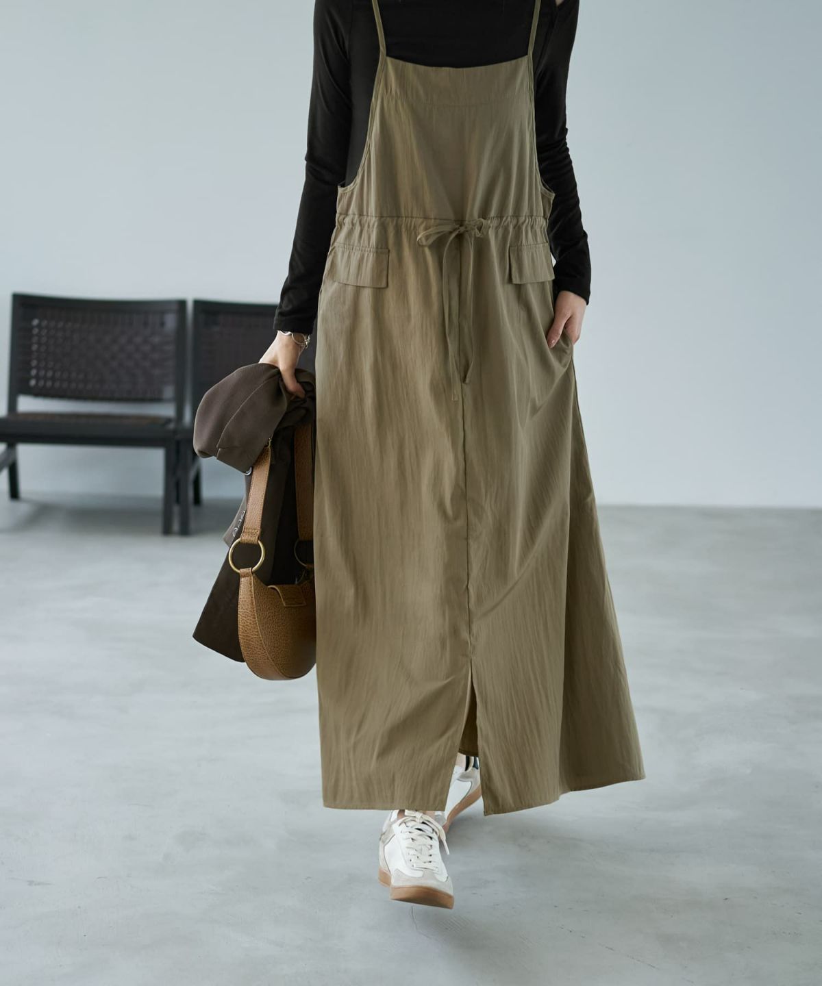 オリーブベージュ