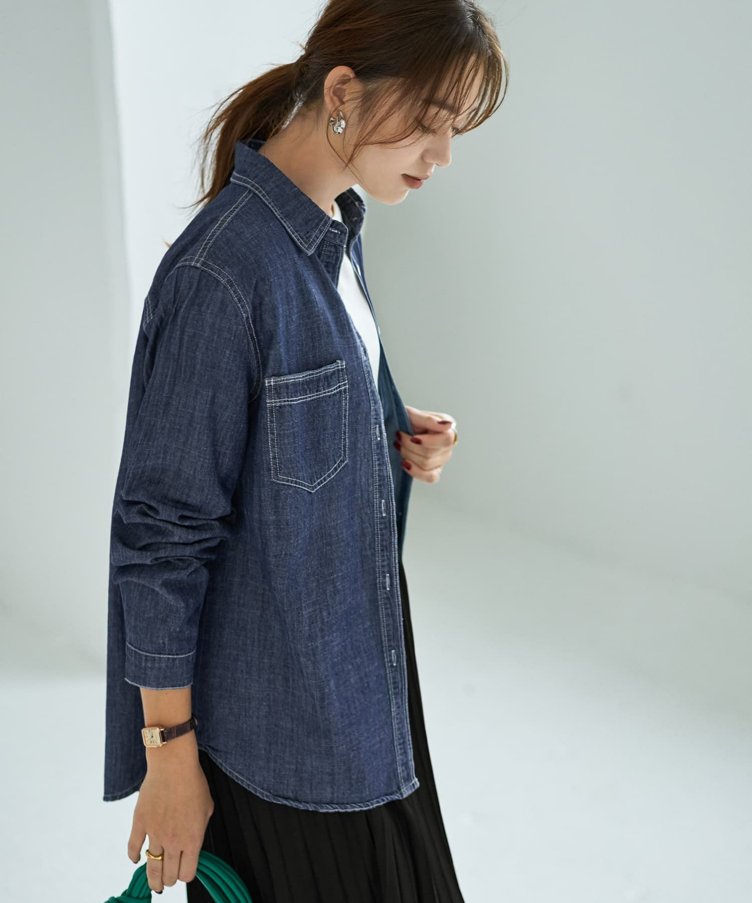 織り糸柄状ブリーチデニムシャツ | おしゃれな大人レディース