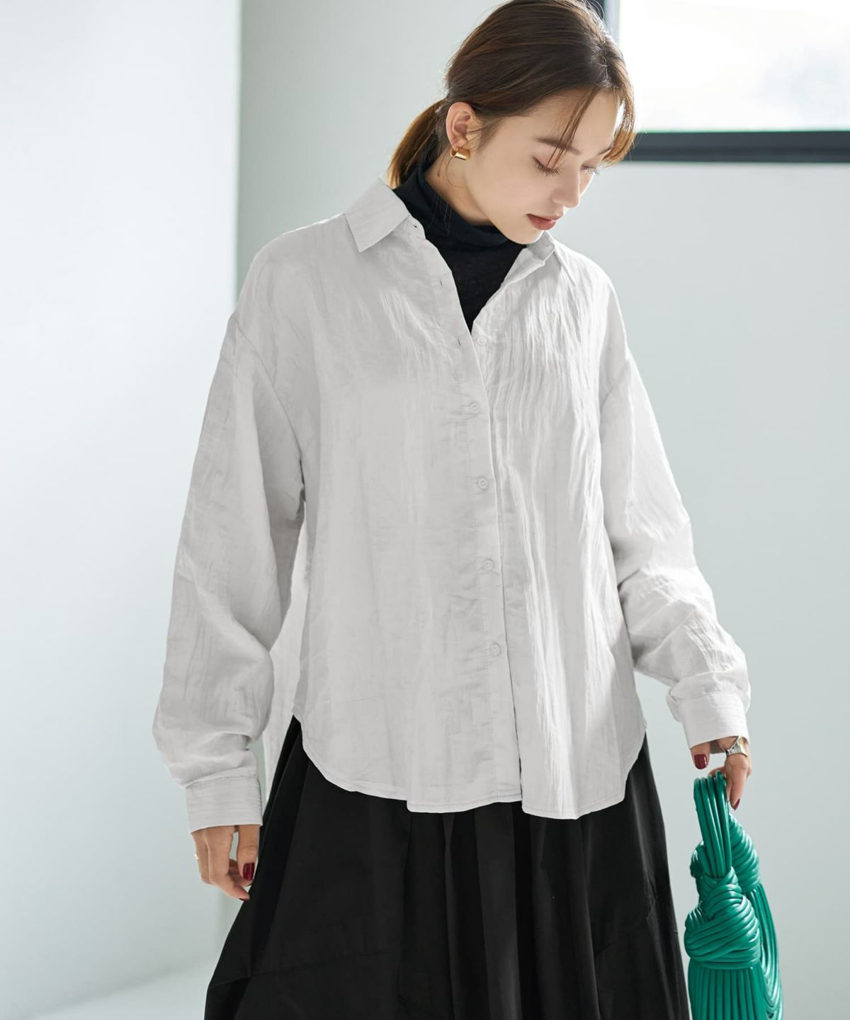 グレイッシュホワイト