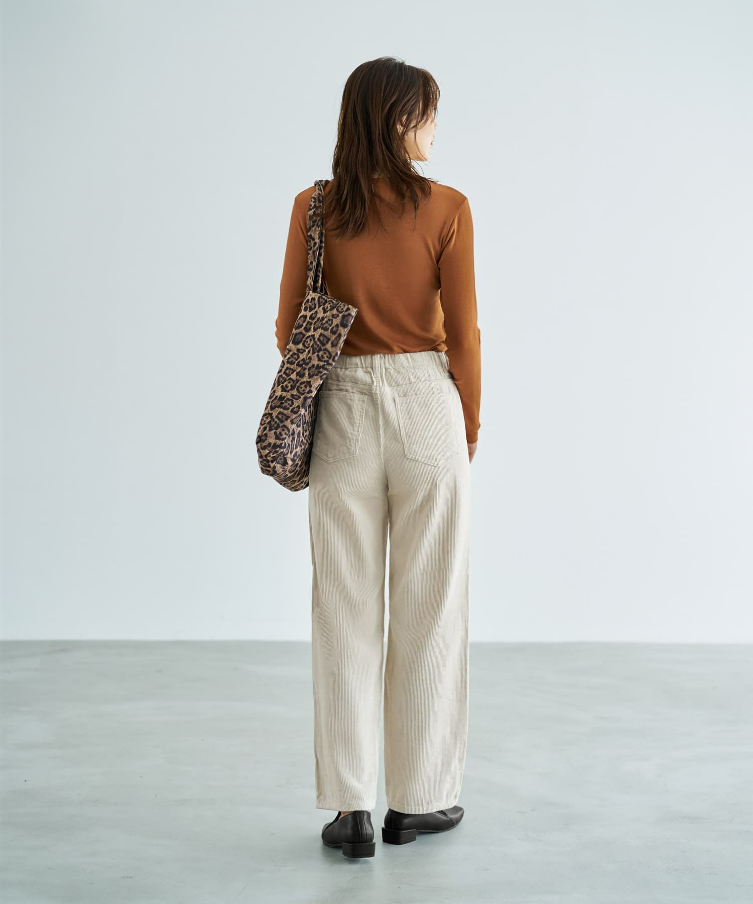 コーデュロイセミワイドストレートパンツ | おしゃれな大人レディース