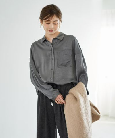 オーバーサイズ グレー シャツ 長袖　とろみ　大人気　サテン　値下げ　入手困難 LUXE】シボ入りとろみサテンシャツB | おしゃれな大人レディース