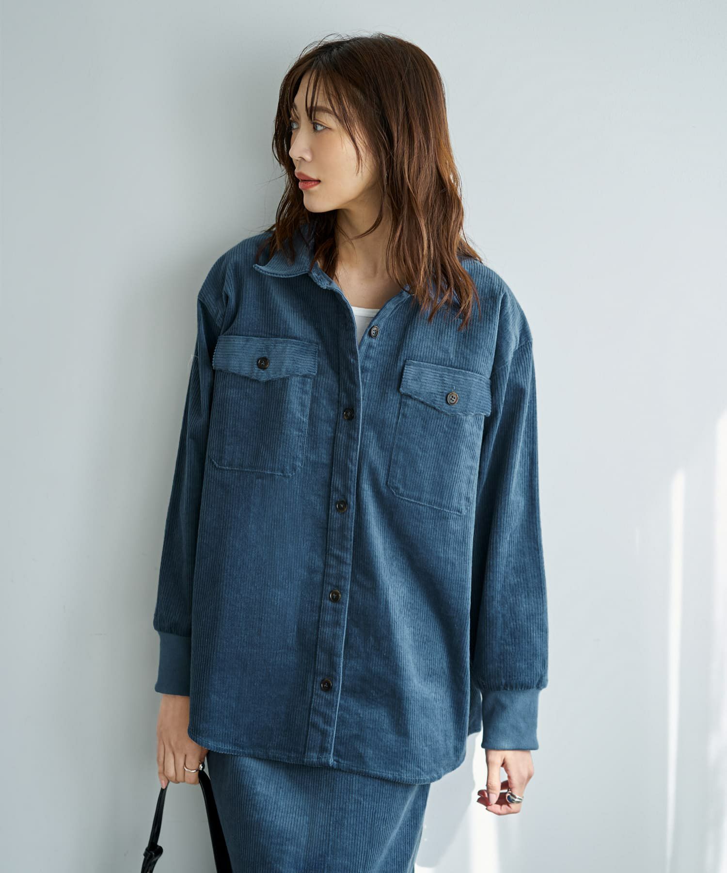 ブルー