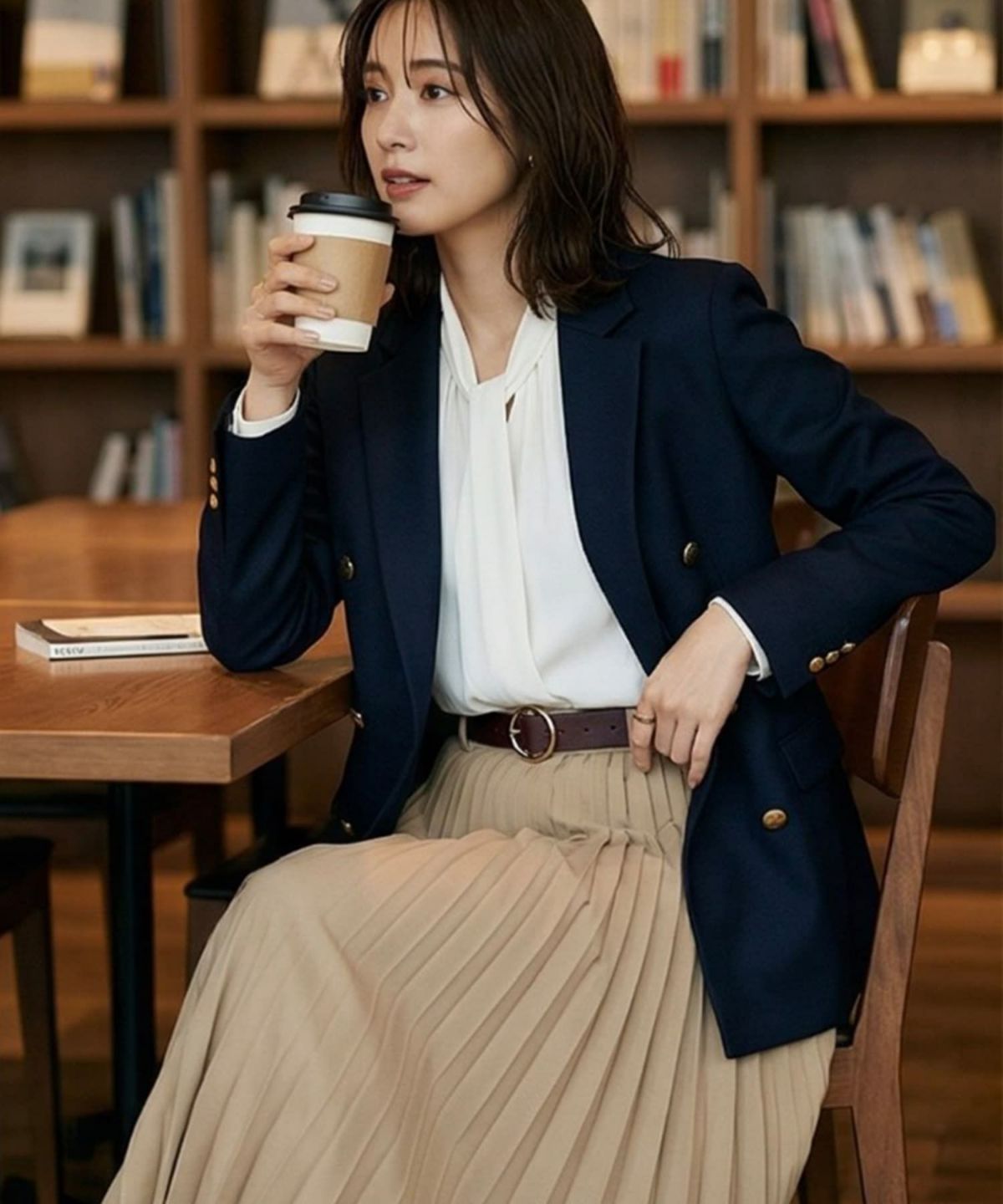 ダークブラウン×ゴールド 