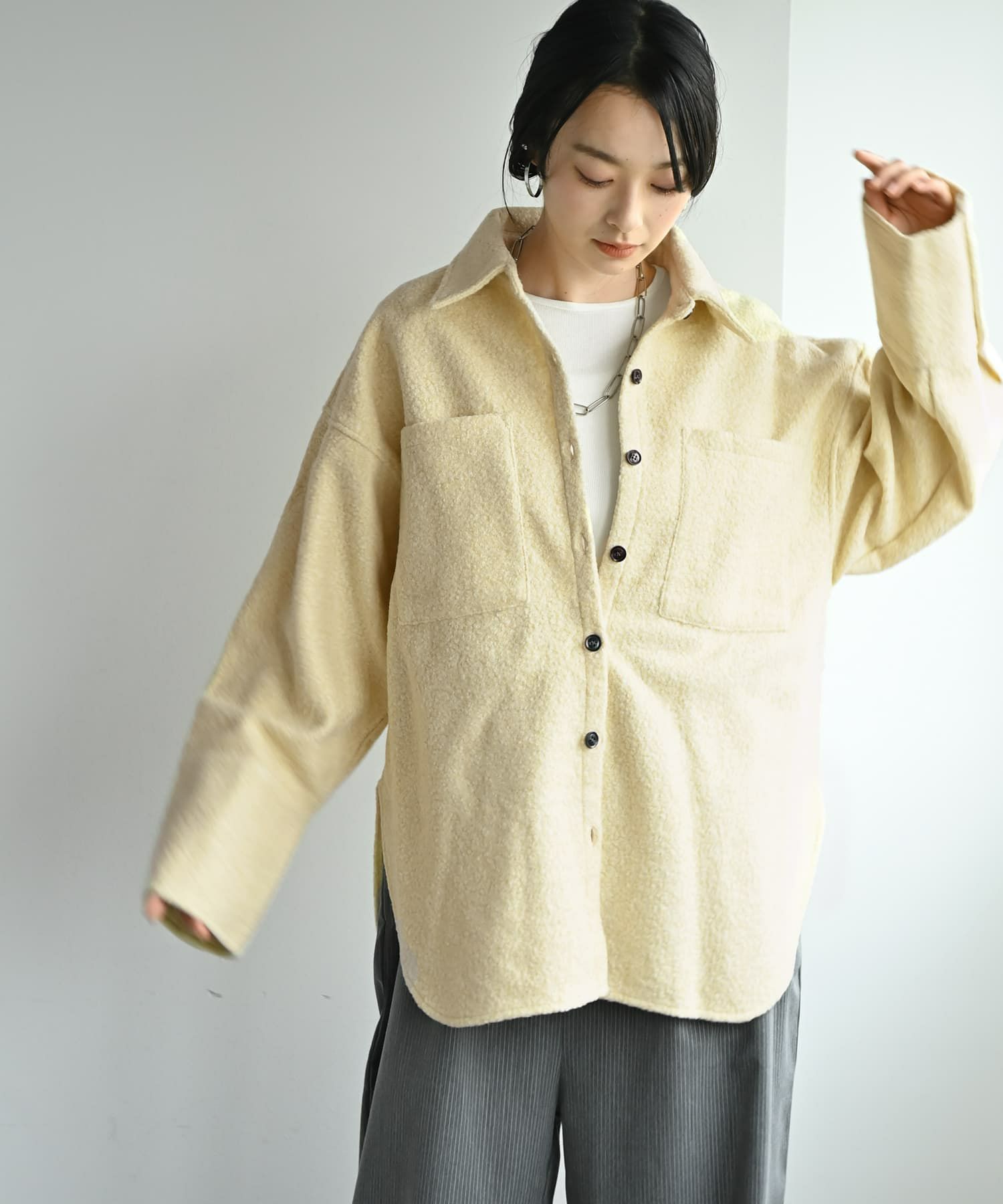 イエロー