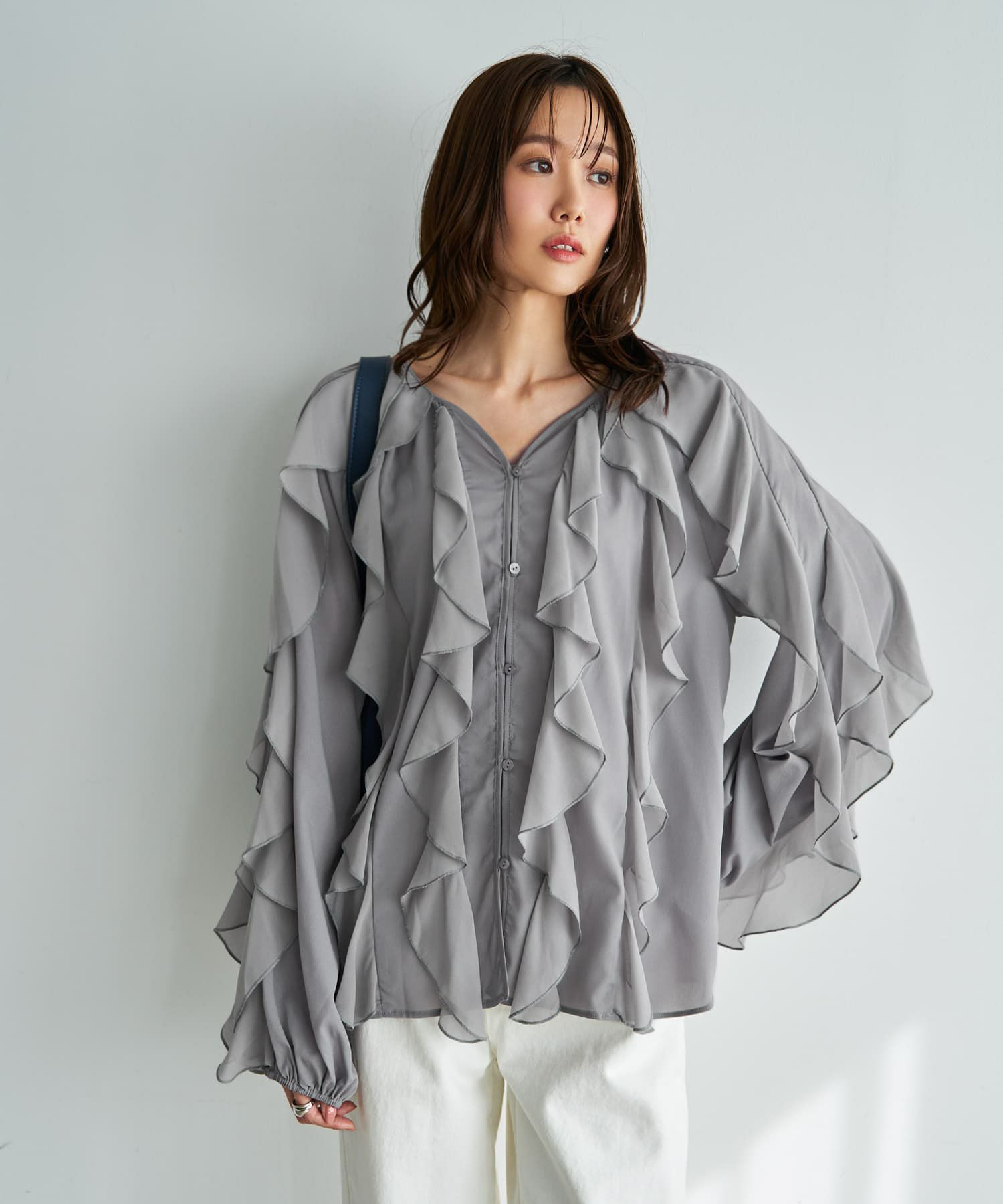 ライトグレー