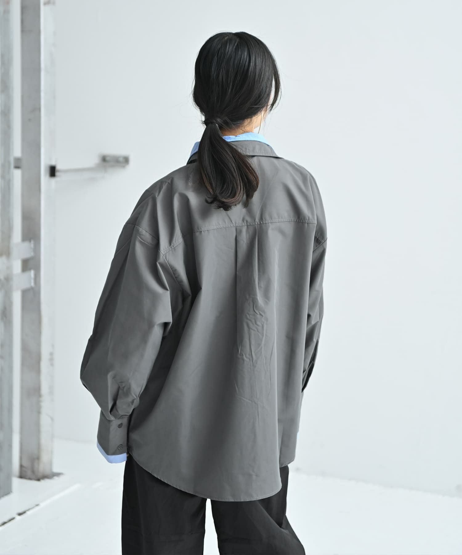 着用イメージ 167cm チャコール×ブルー